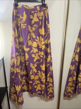 Maxi purple and yellow skirt with elastic waistband